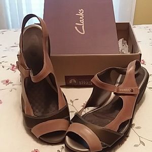 PRIVO BY CLARKS! WEDGED SANDALS!